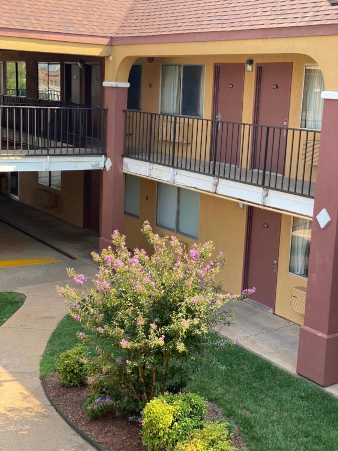 Super 8 By Wyndham Midwest City Ok Exterior foto
