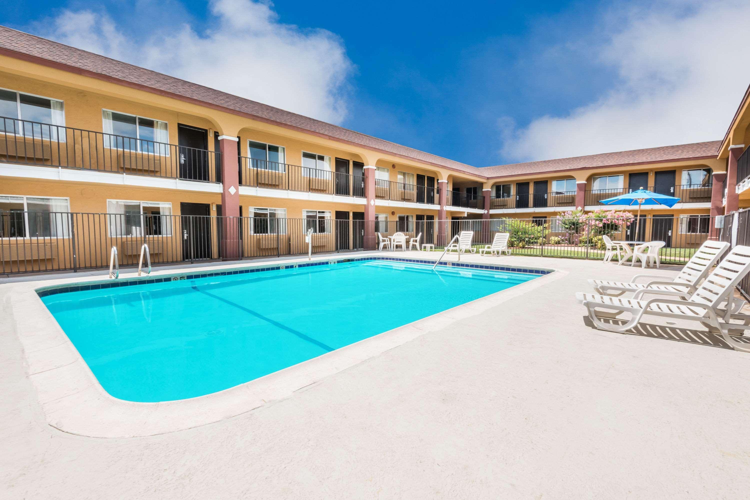 Super 8 By Wyndham Midwest City Ok Exterior foto