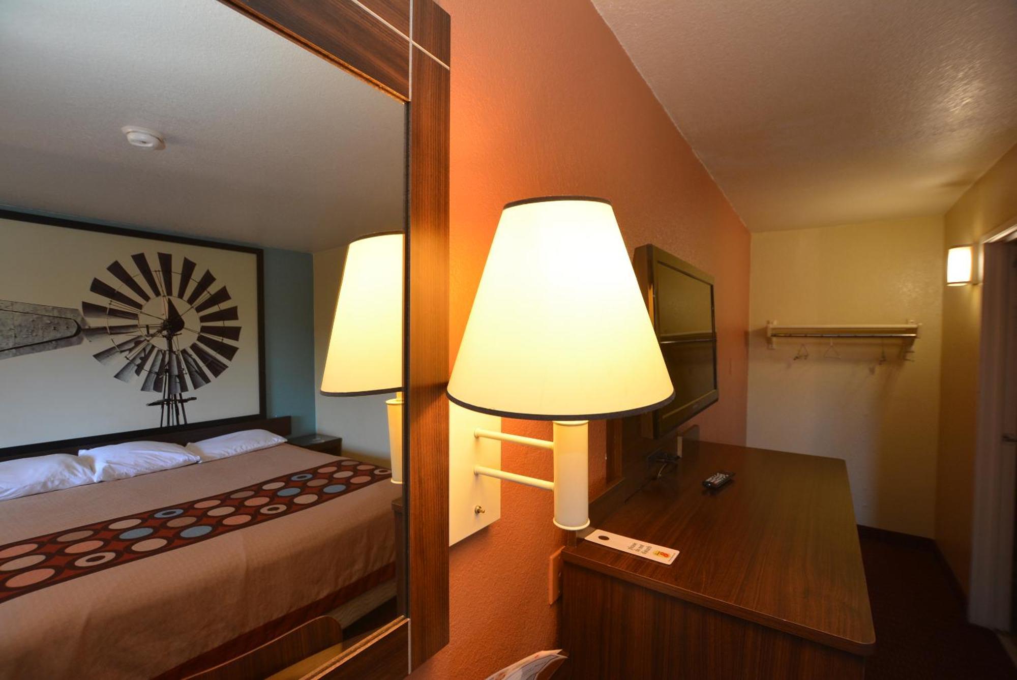 Super 8 By Wyndham Midwest City Ok Habitación foto