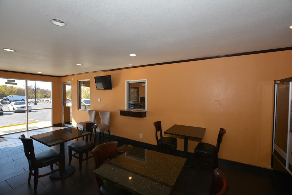 Super 8 By Wyndham Midwest City Ok Exterior foto